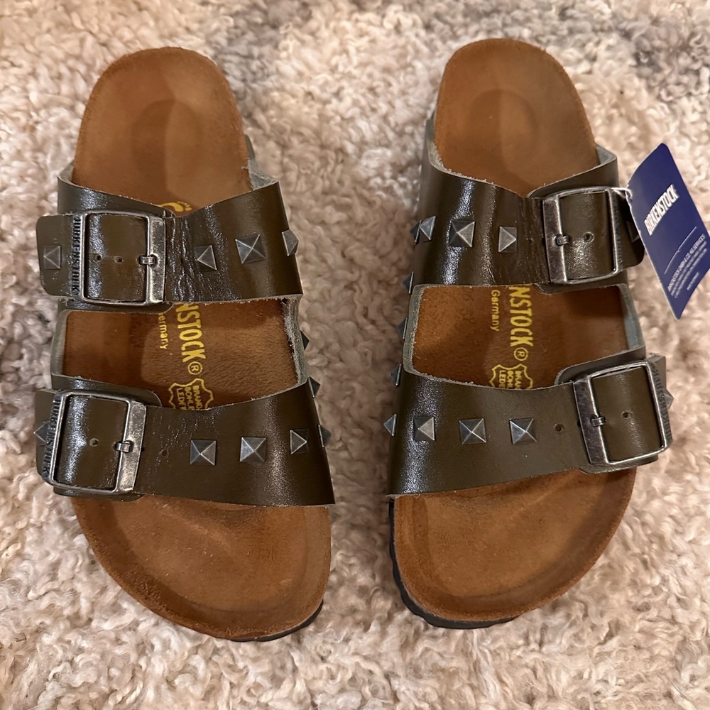 NWT *RARE* Studded Birkenstock Arizona (Size 39)